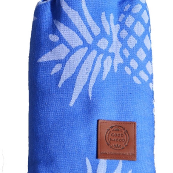 GoodMoodSwim Beach Towel // Pineapple Design // Blue and white - Picture 4 of 6